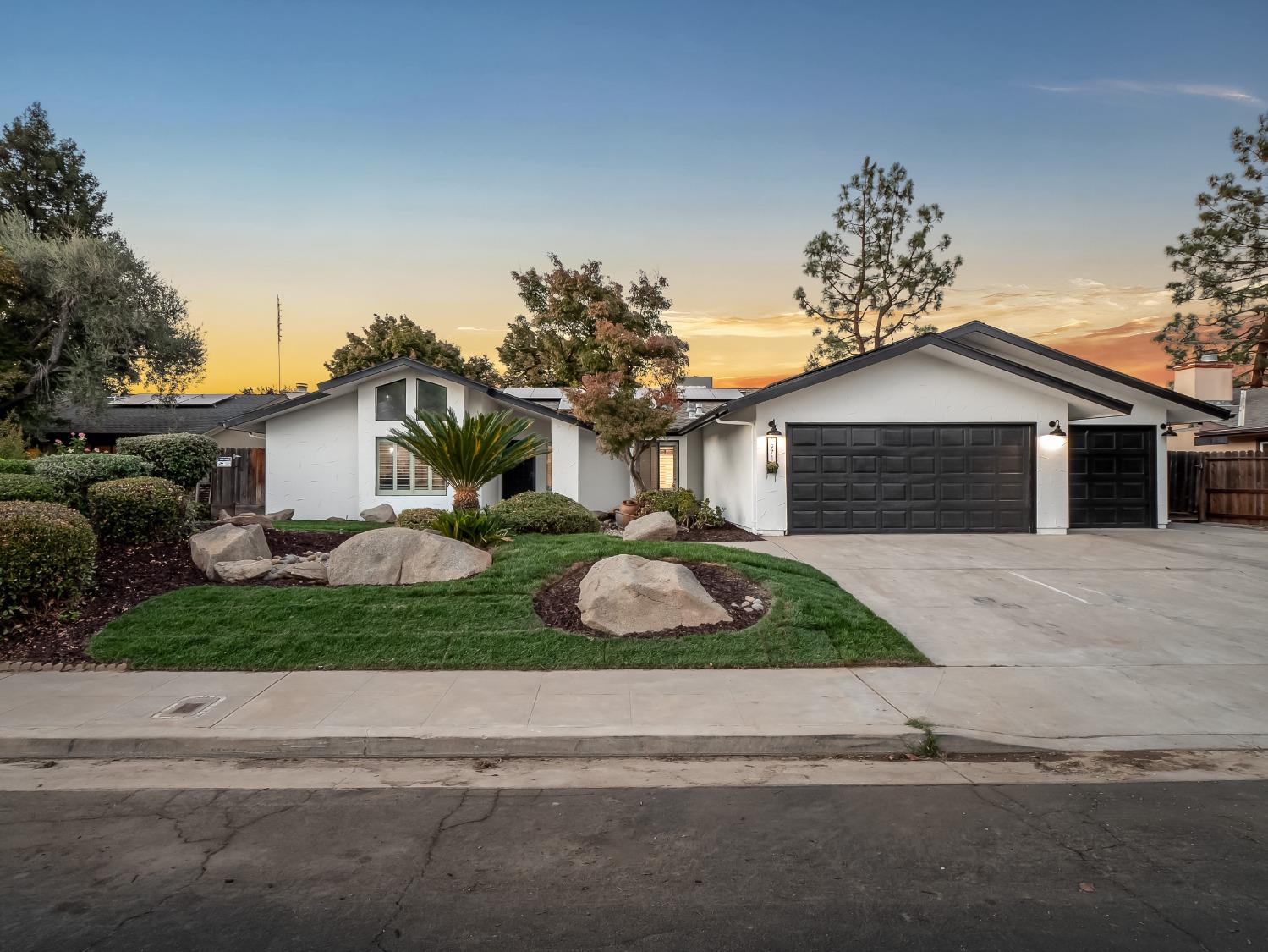 1971 Vartikian Avenue