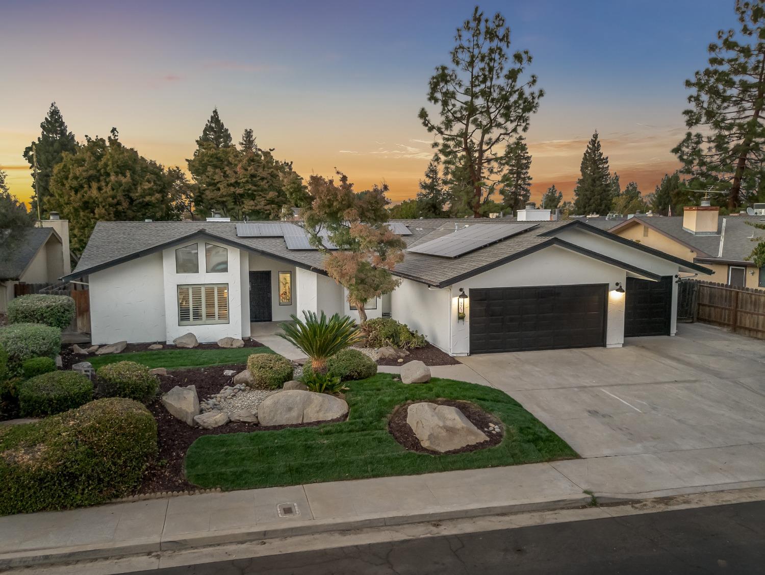 1971 Vartikian Avenue