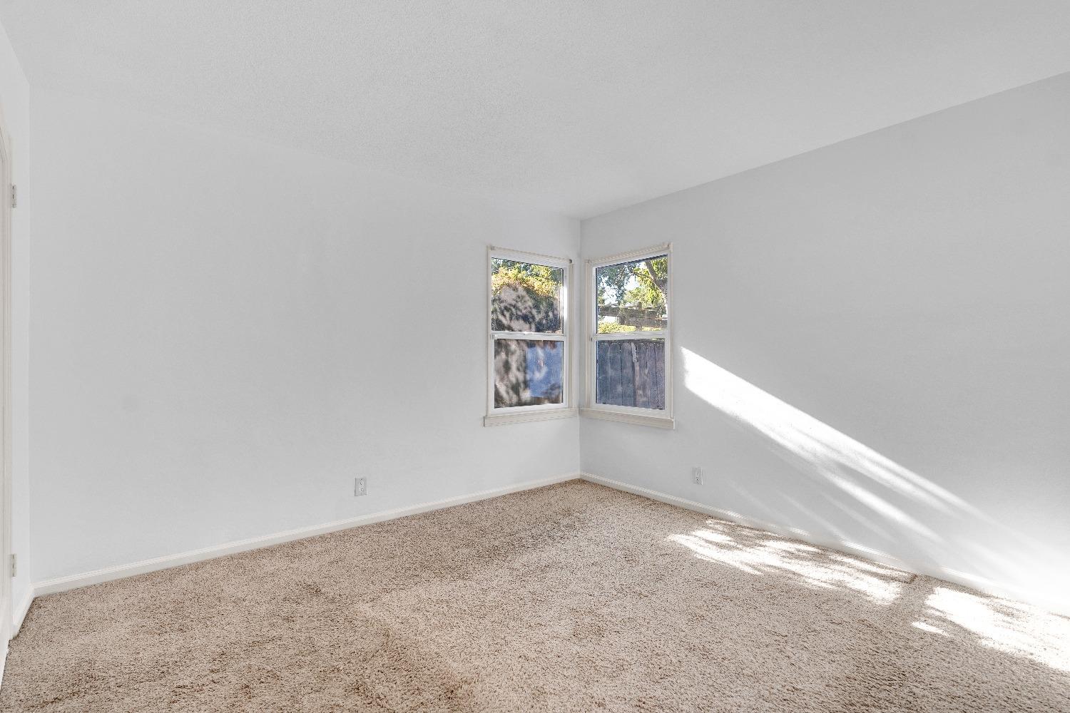 841 E Beverly Way