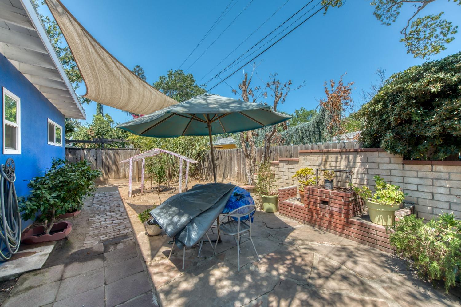 841 E Beverly Way