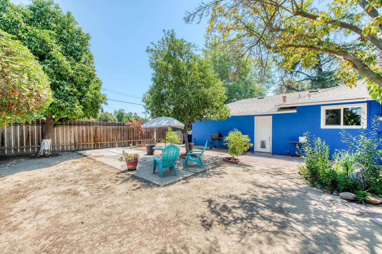 841 E Beverly Way