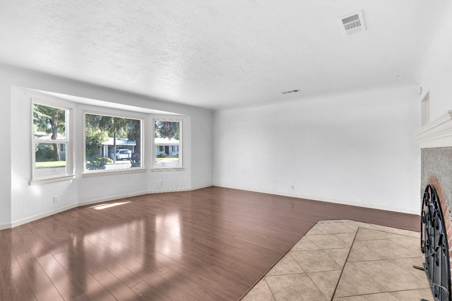 841 E Beverly Way