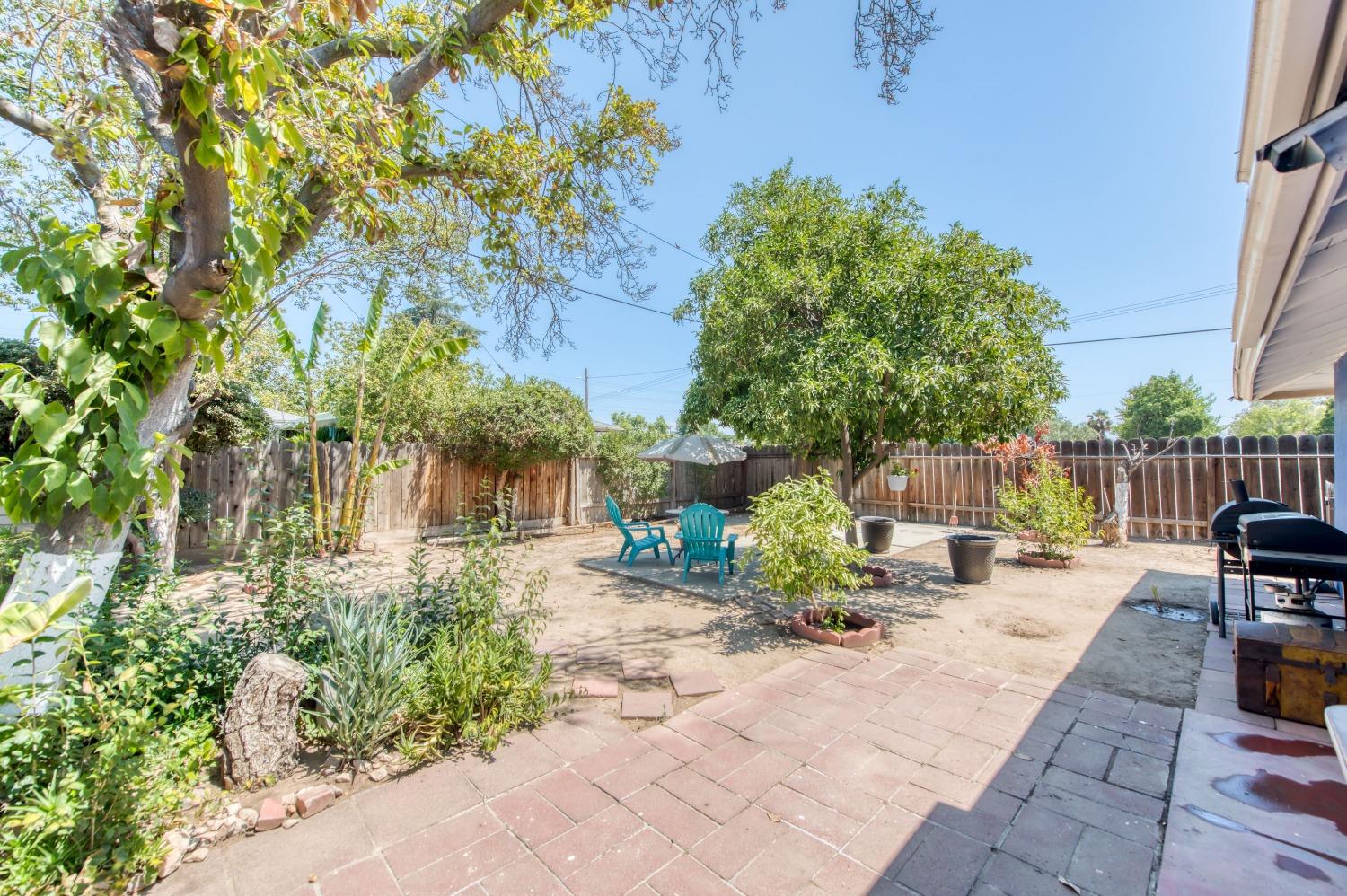 841 E Beverly Way