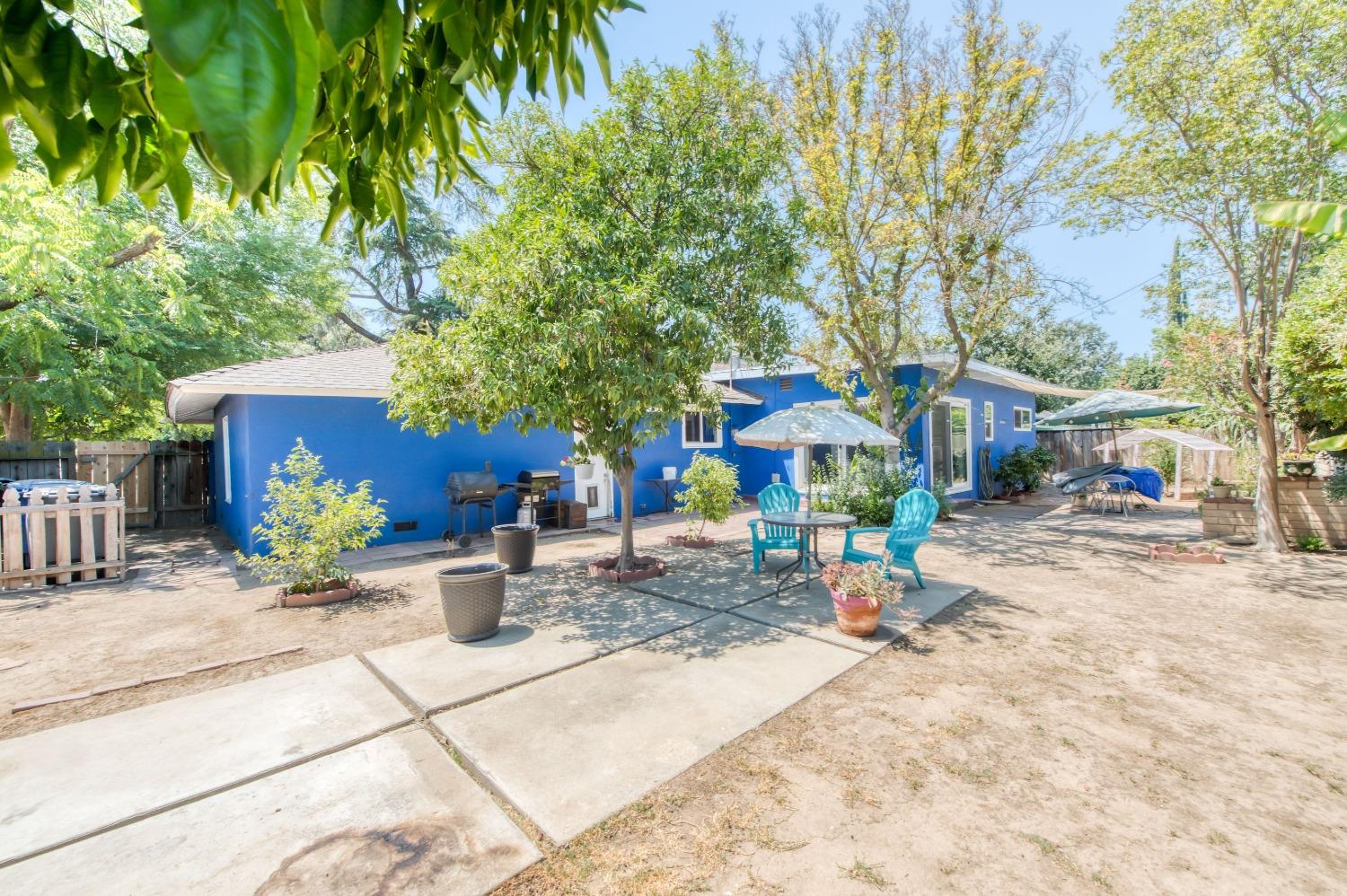 841 E Beverly Way