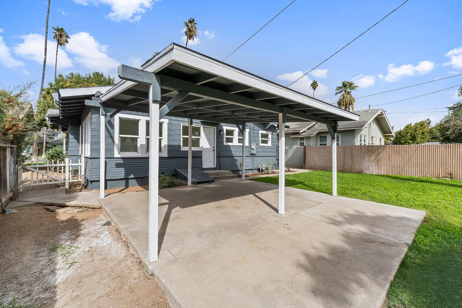 3852 E Kerckhoff Avenue