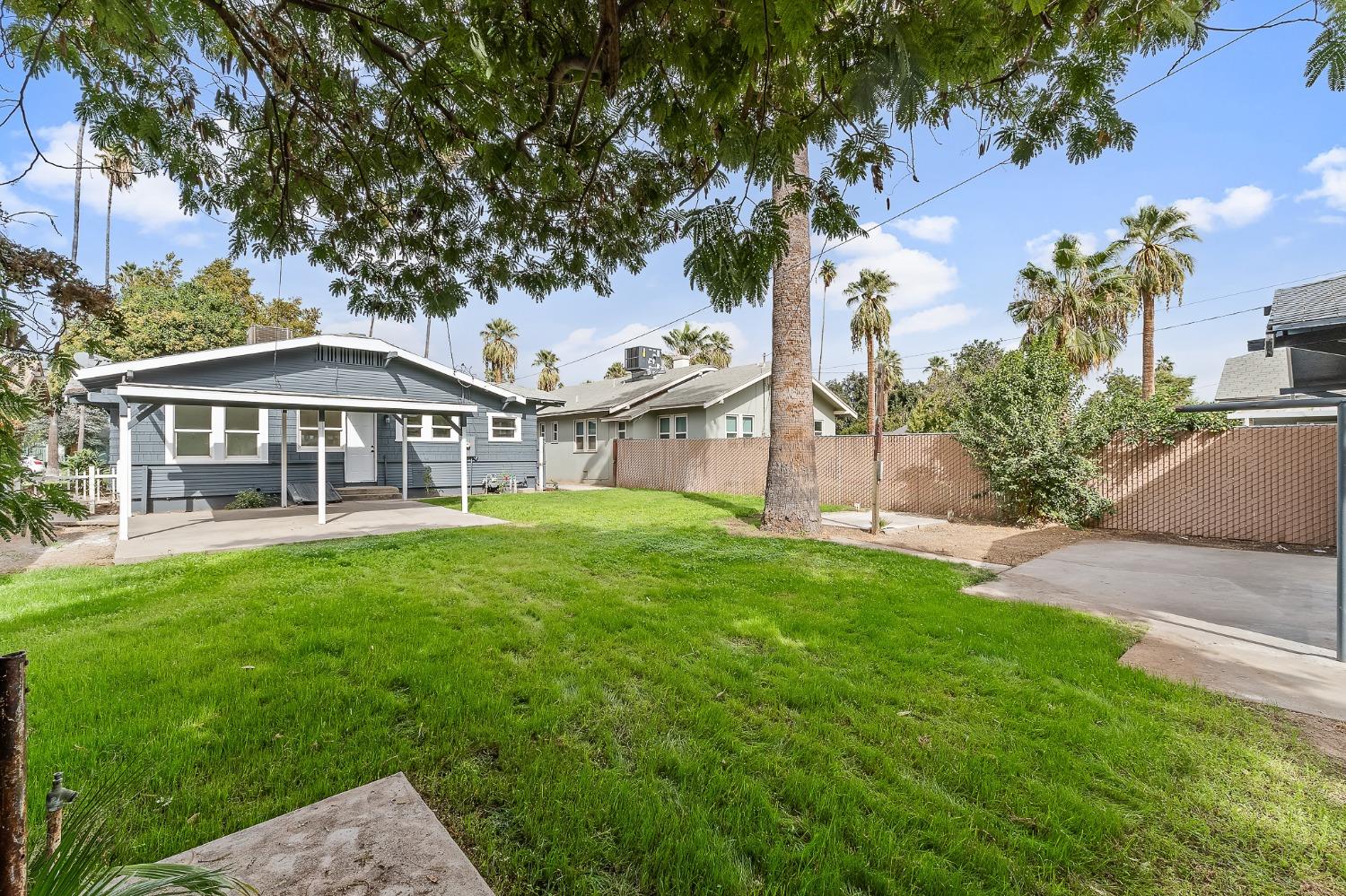 3852 E Kerckhoff Avenue