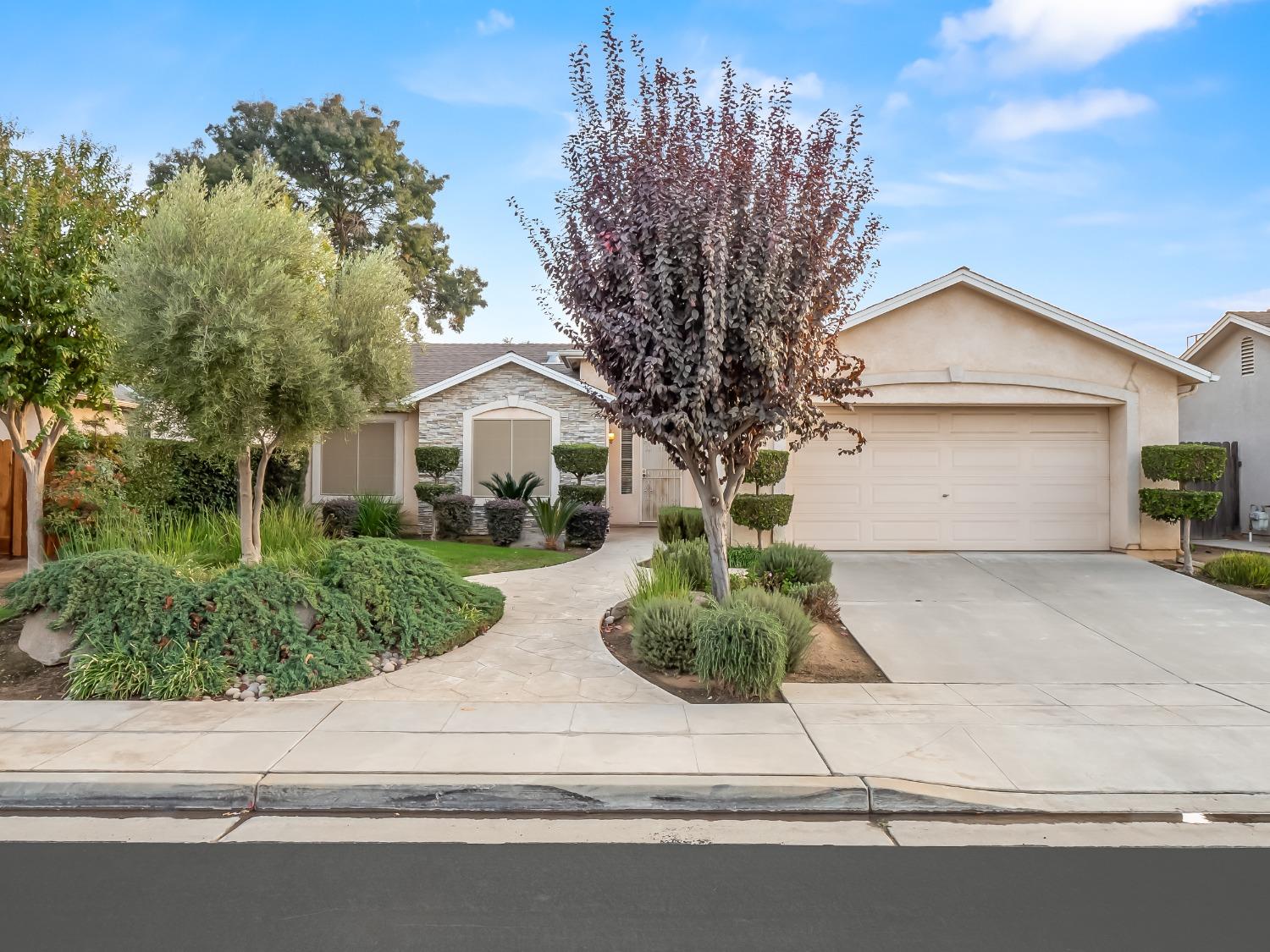 5659 W Carmen Avenue