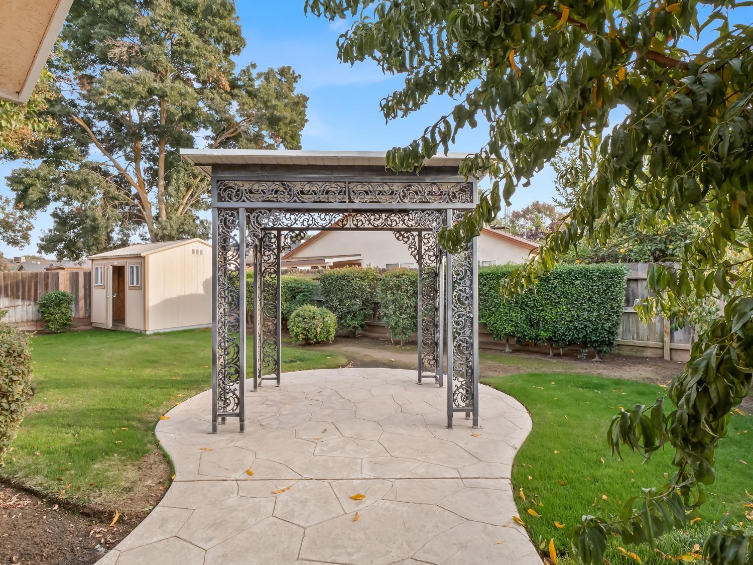 5659 W Carmen Avenue