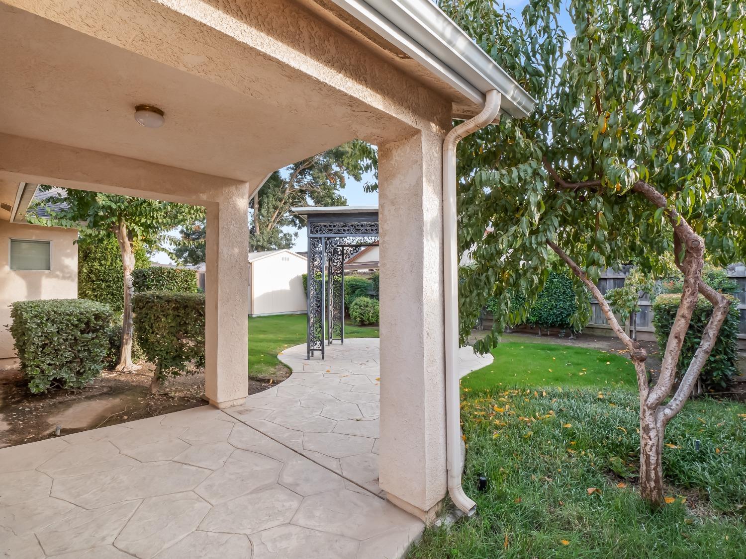5659 W Carmen Avenue