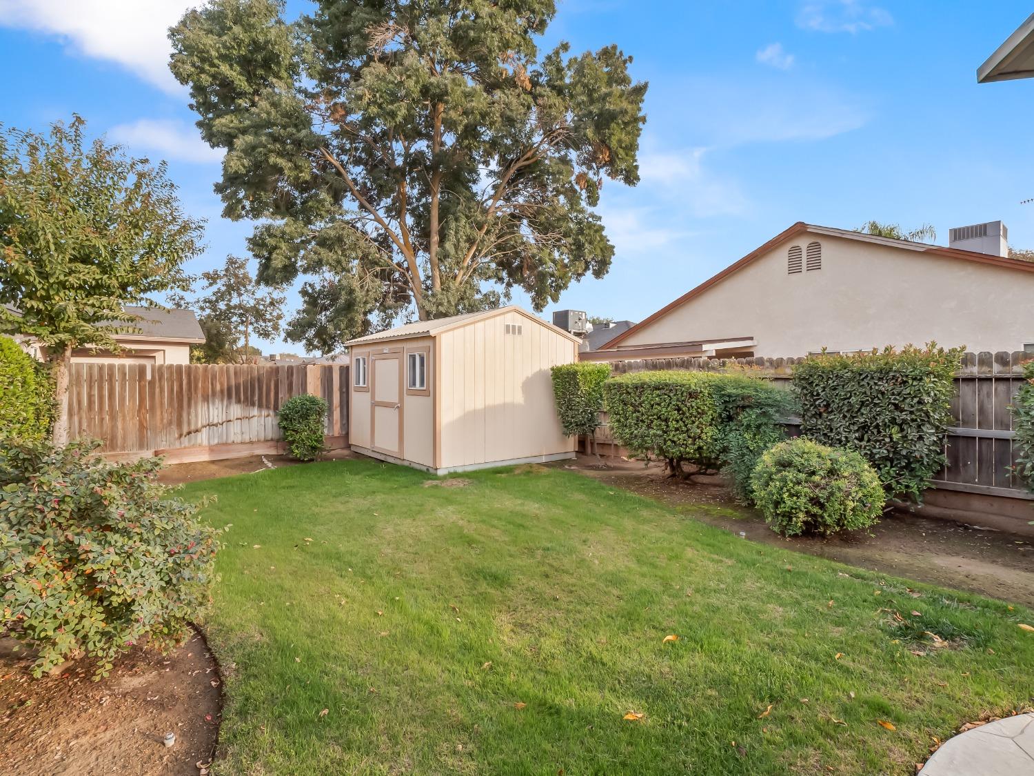 5659 W Carmen Avenue