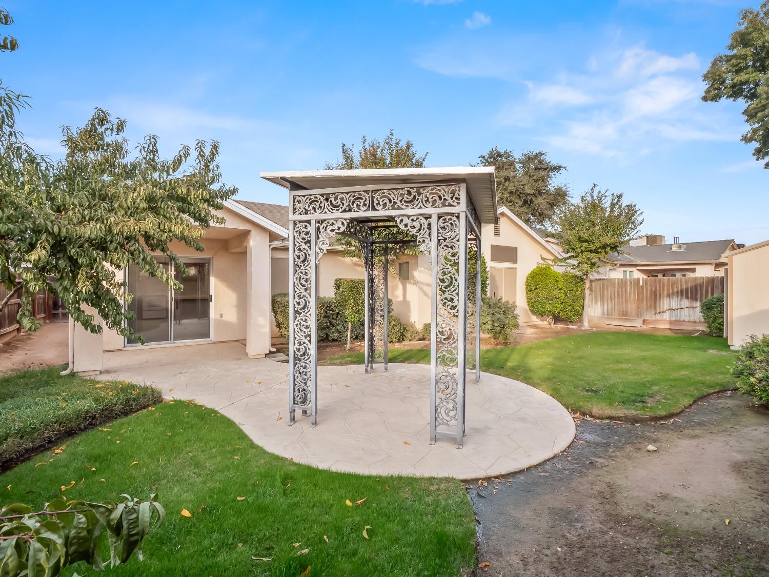 5659 W Carmen Avenue