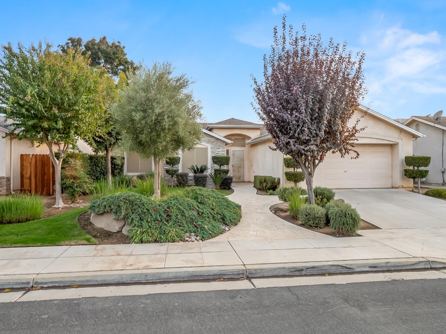 5659 W Carmen Avenue