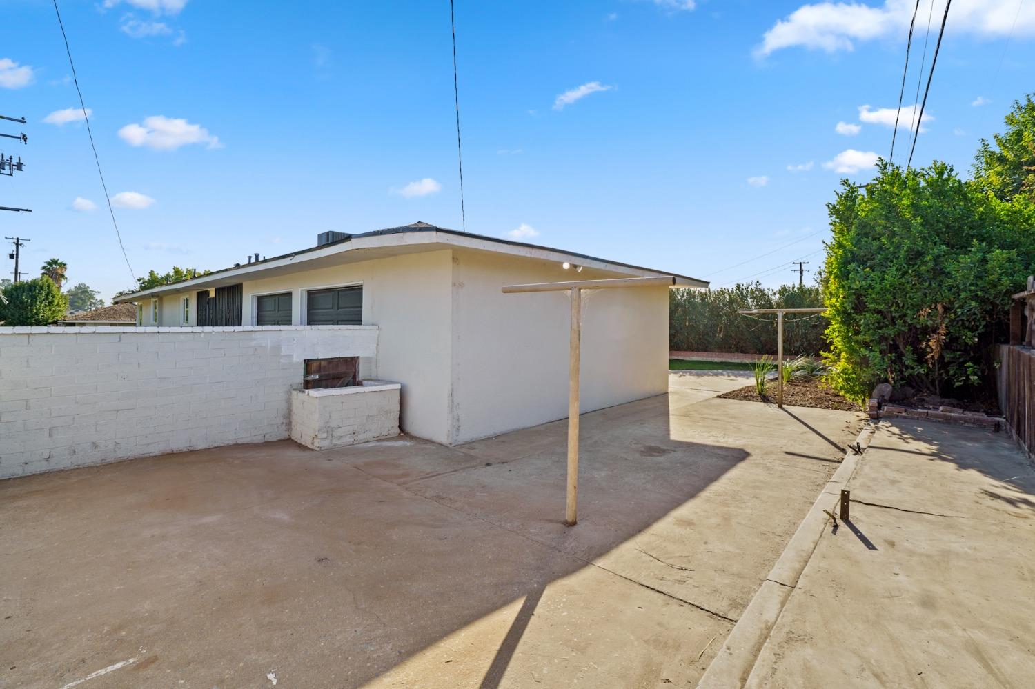 704 W Lamona Avenue