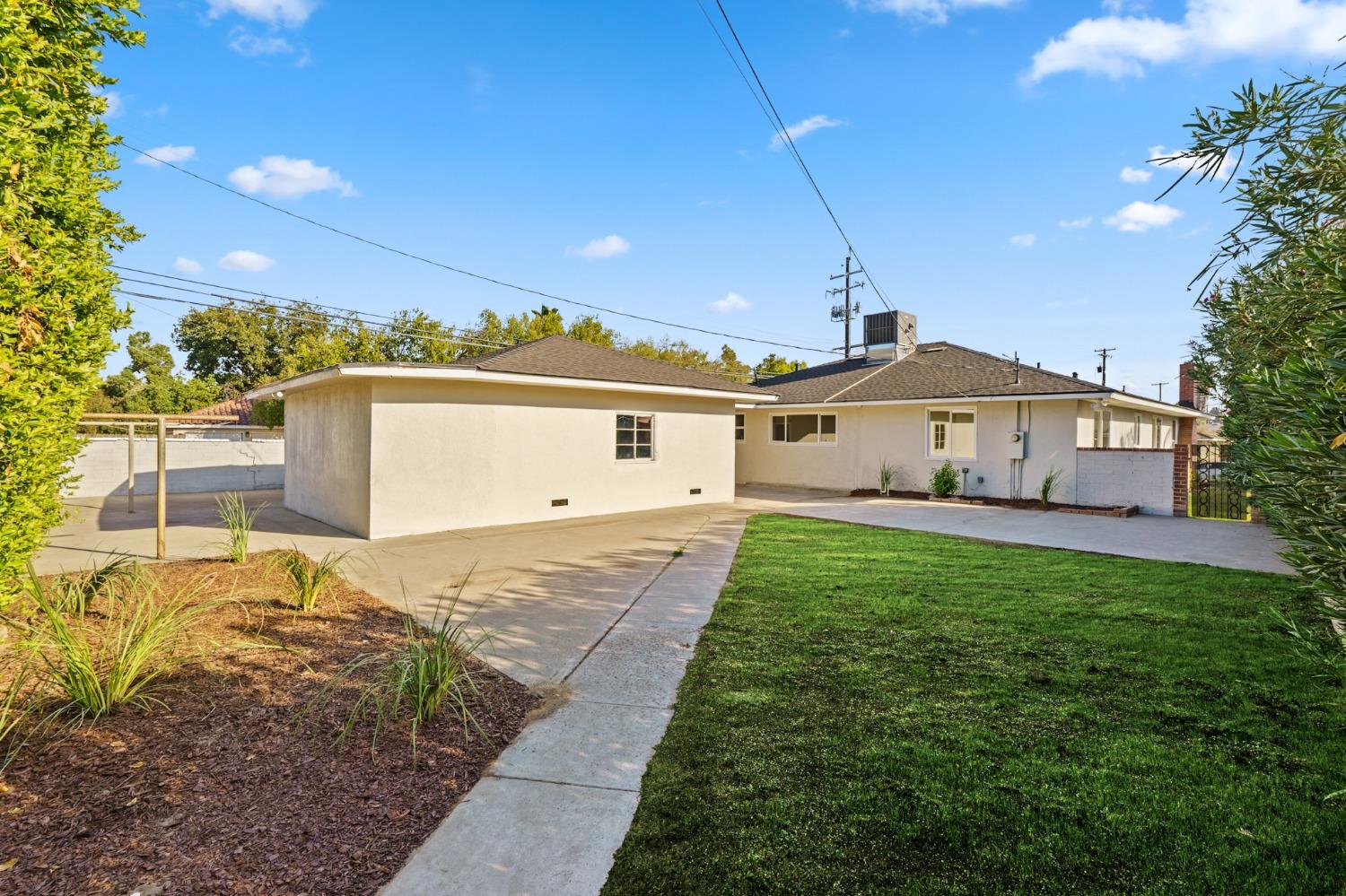 704 W Lamona Avenue