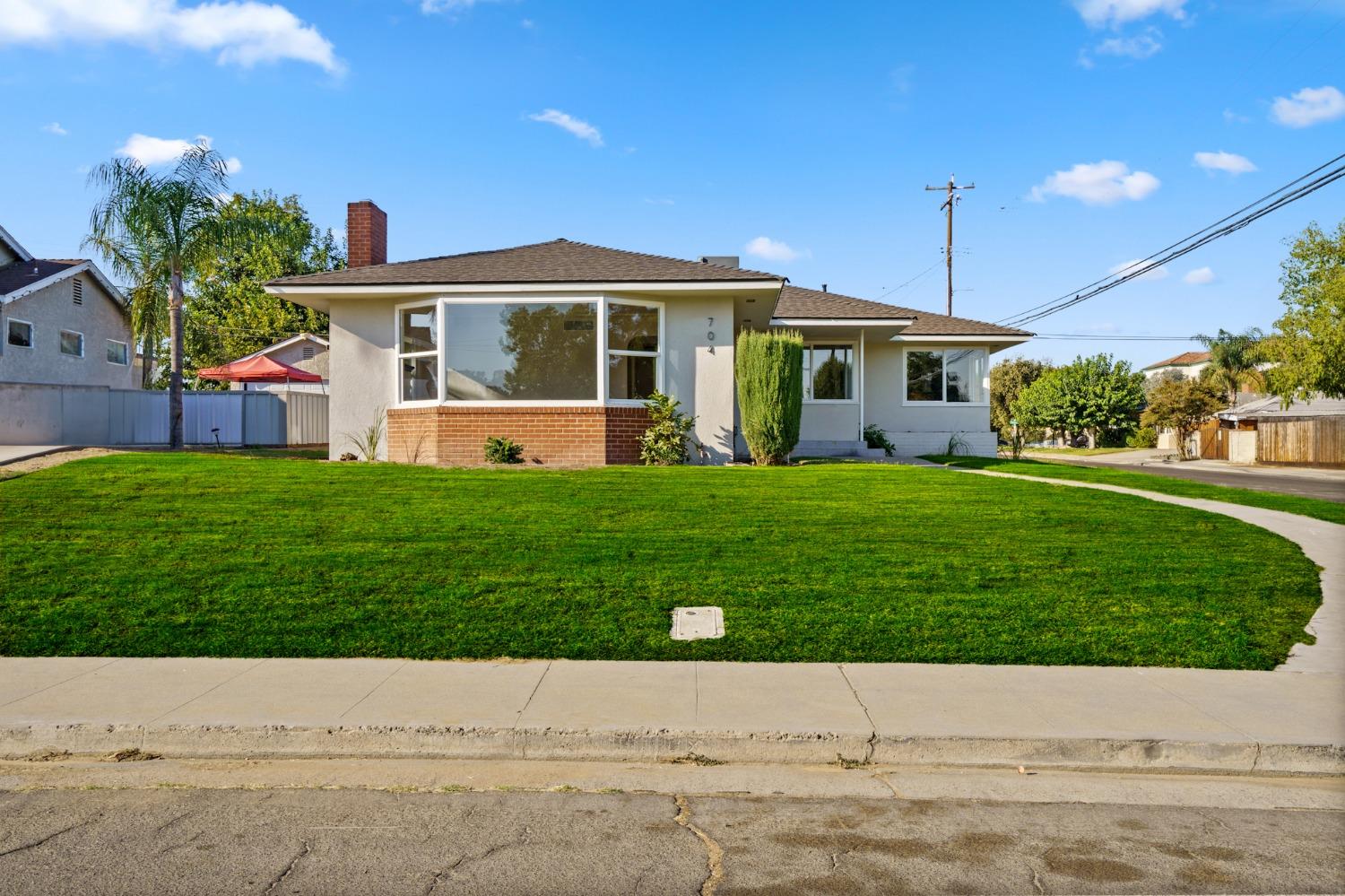 704 W Lamona Avenue