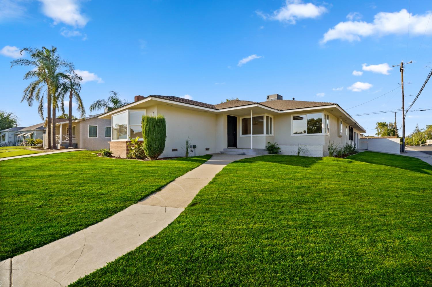 704 W Lamona Avenue