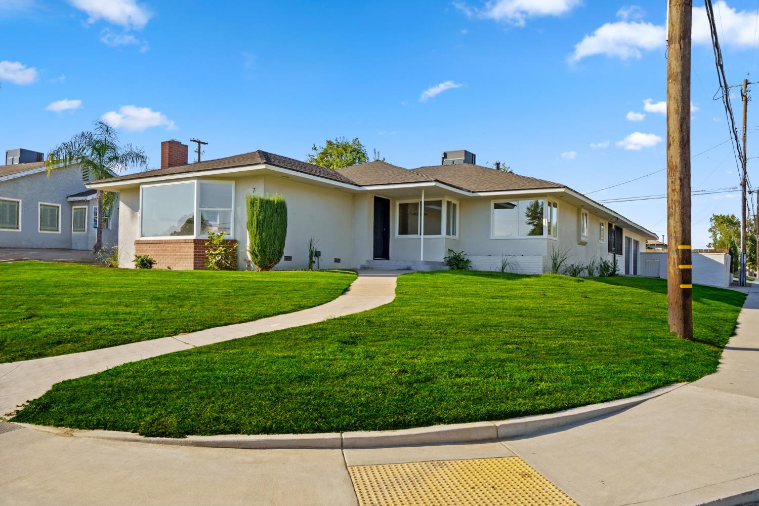 704 W Lamona Avenue