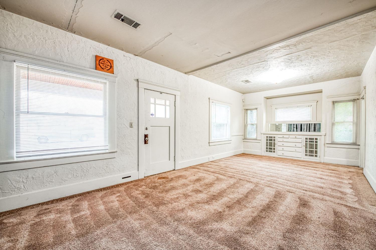 705 N Poplar Avenue