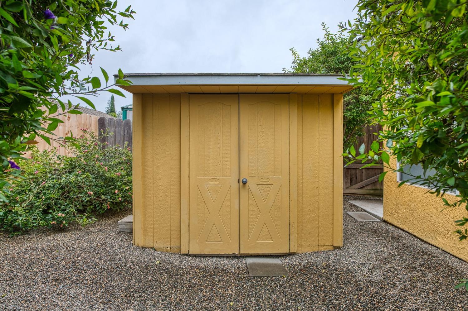 7618 N Ellendale Avenue