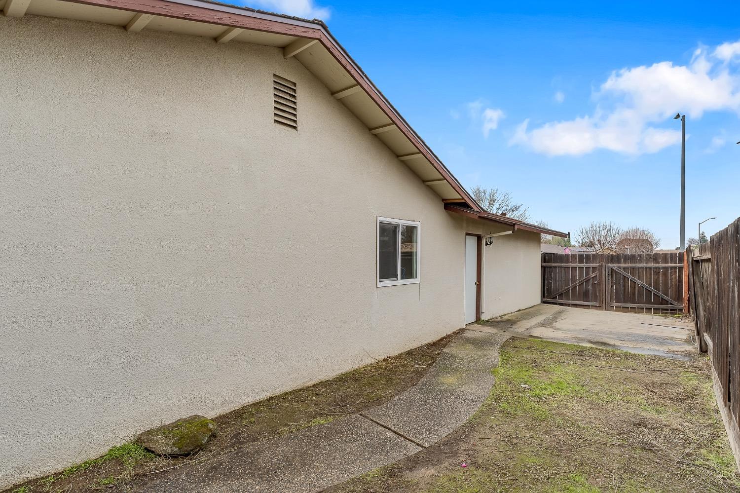 2917 Stanford Avenue