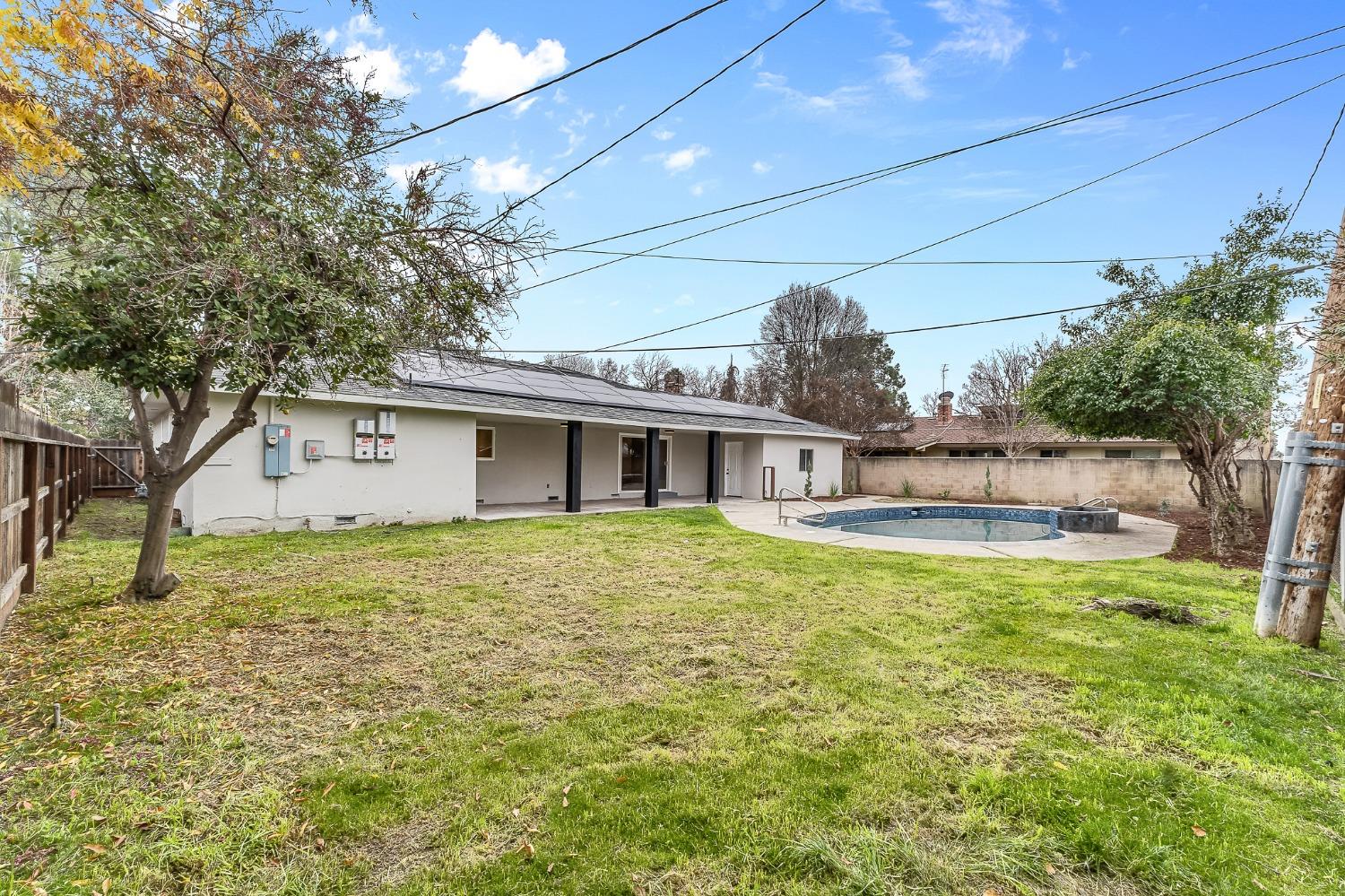 4755 N Sharon Avenue
