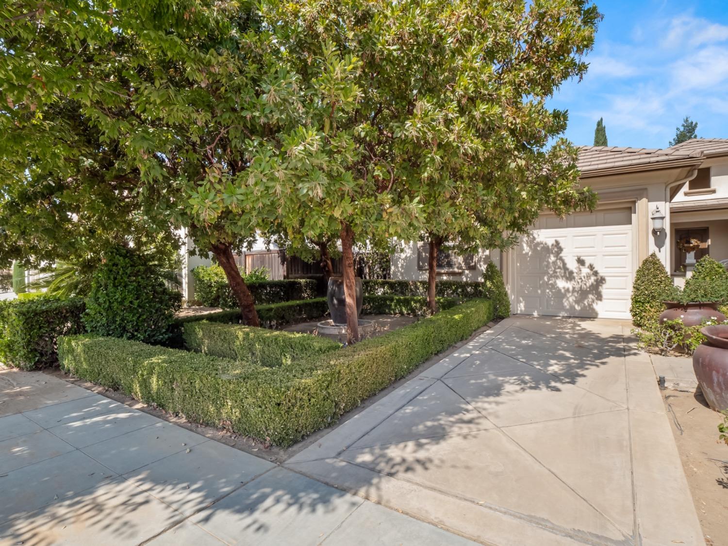 425 W Kelly Avenue