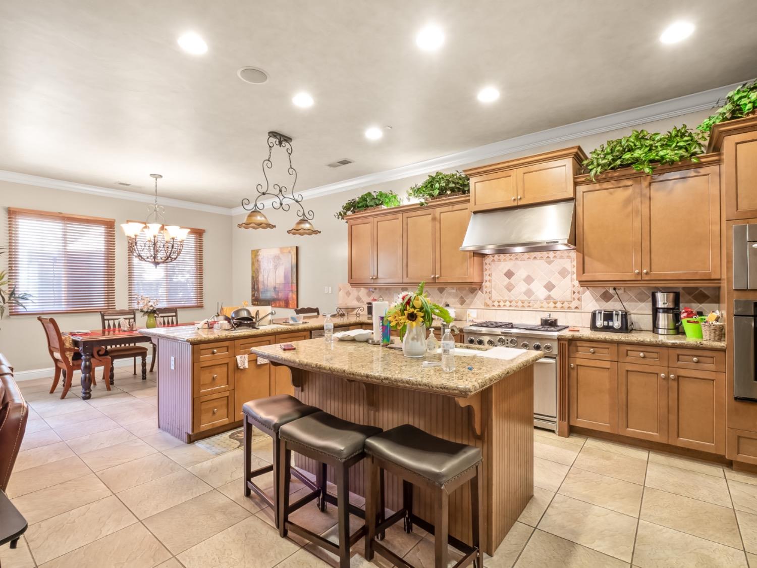 425 W Kelly Avenue