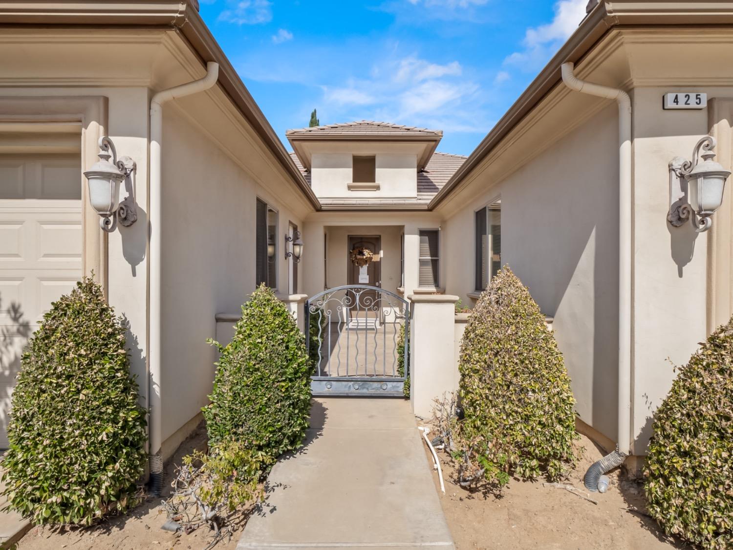 425 W Kelly Avenue