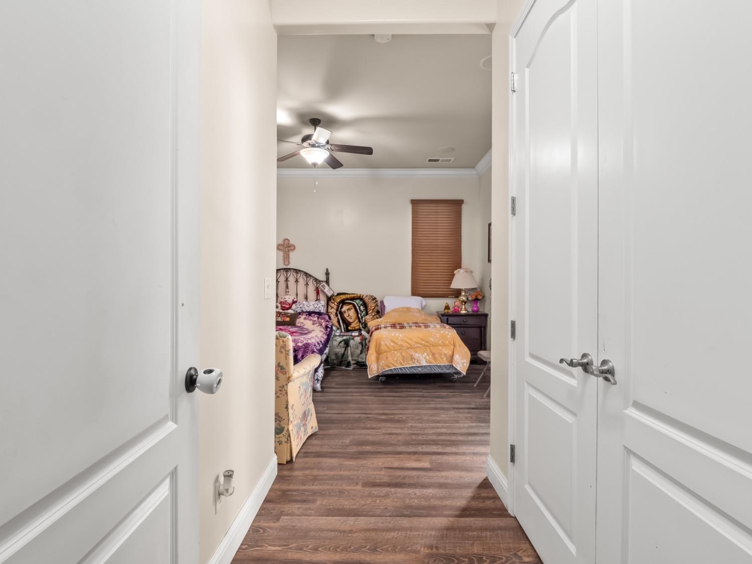 425 W Kelly Avenue