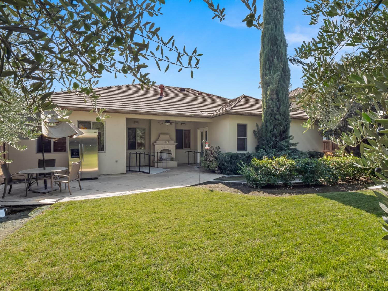 425 W Kelly Avenue