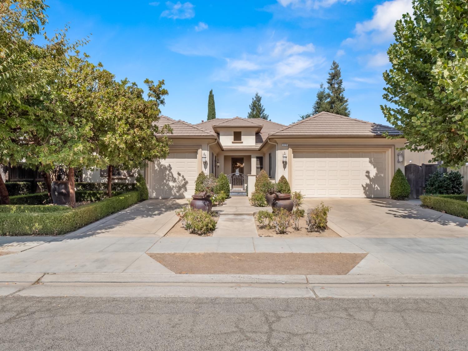 425 W Kelly Avenue