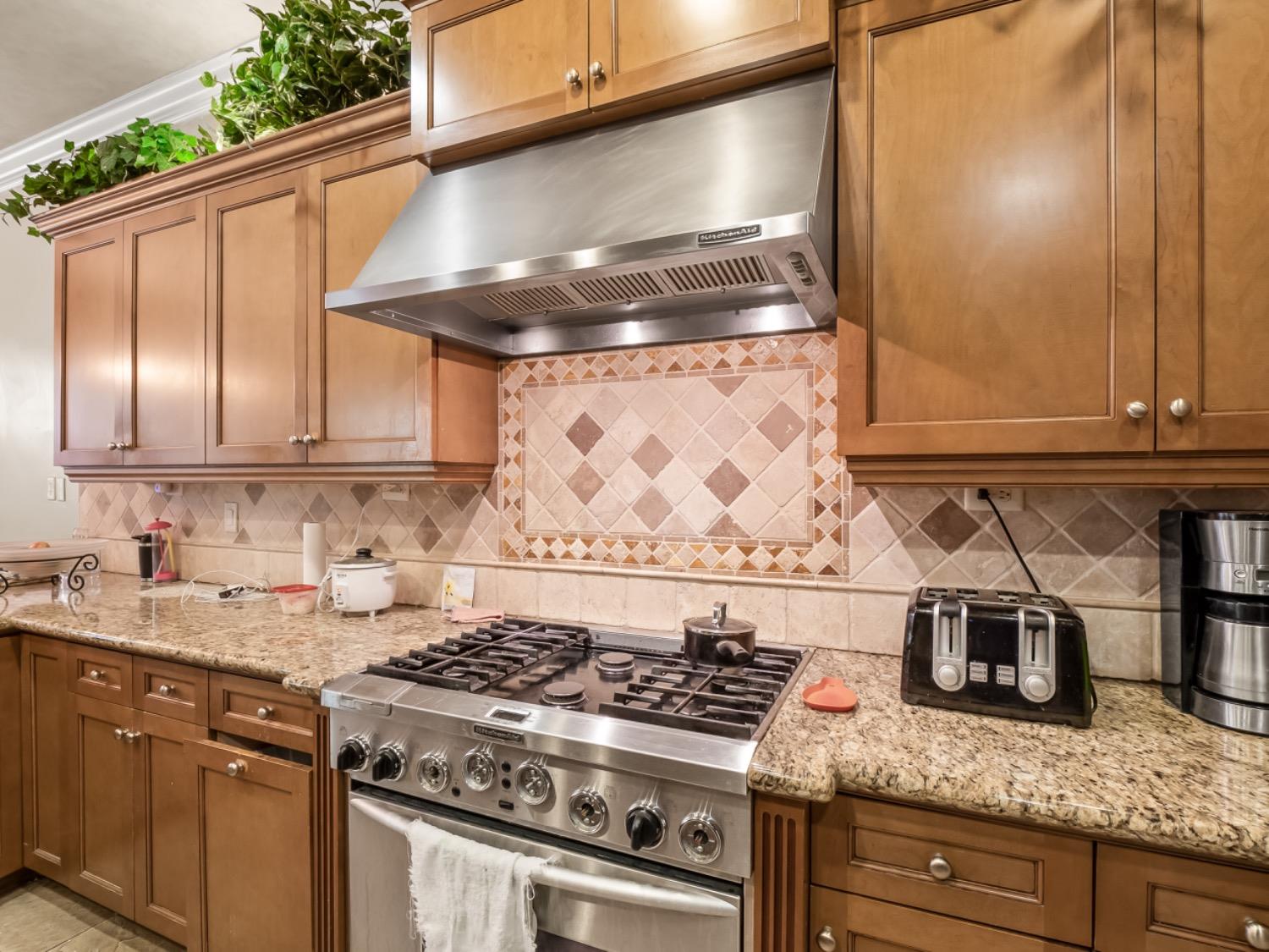 425 W Kelly Avenue