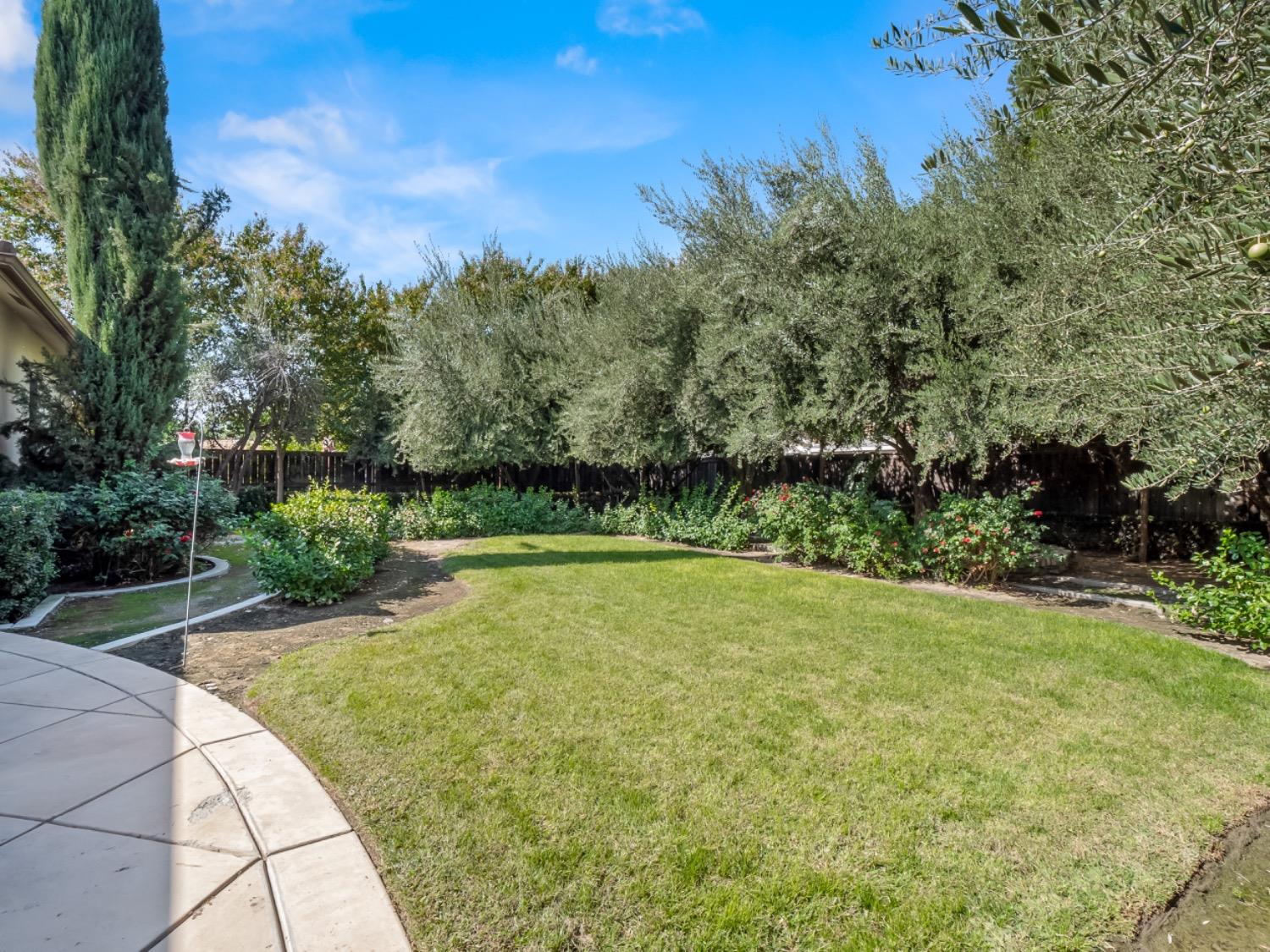 425 W Kelly Avenue