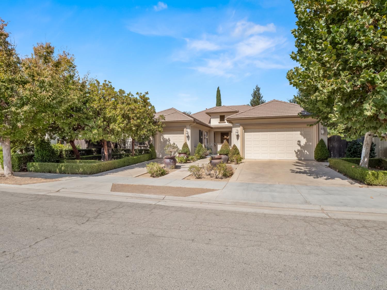 425 W Kelly Avenue