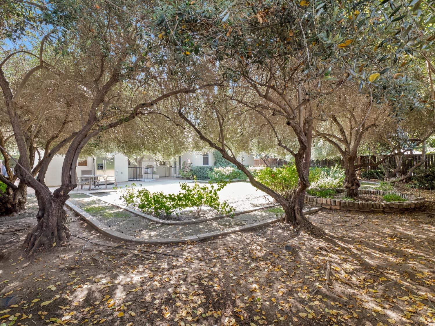 425 W Kelly Avenue