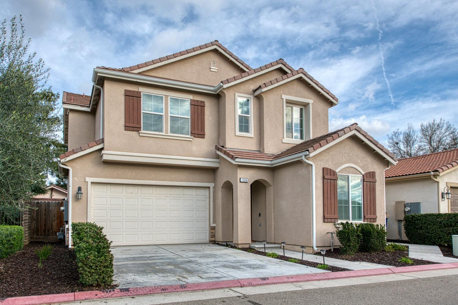 7064 N Cedar Hill Drive