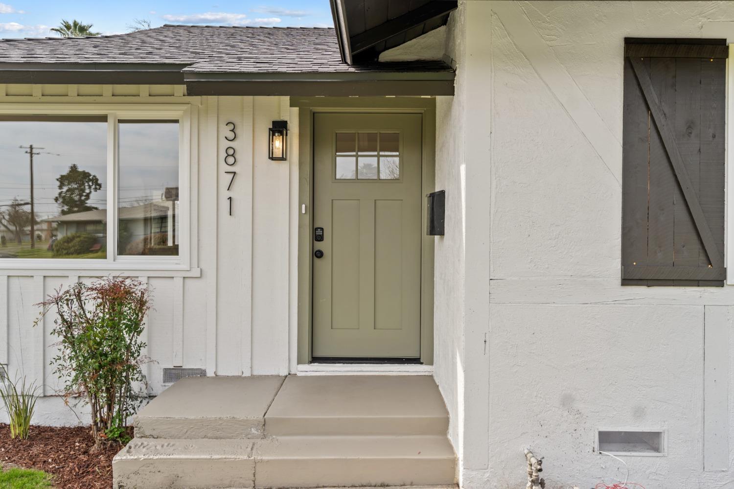3871 N Hacienda Drive