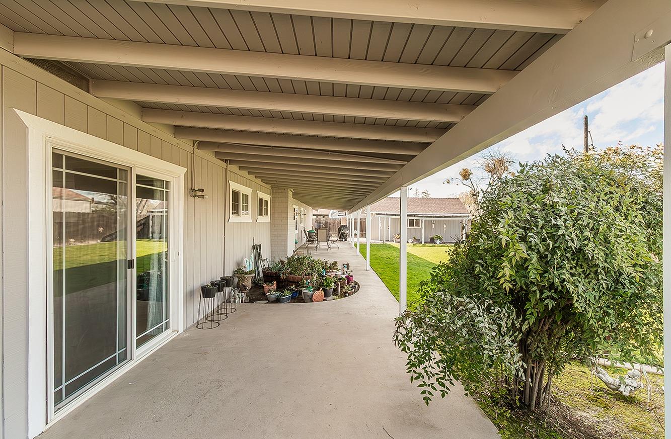 2590 W Noble Avenue