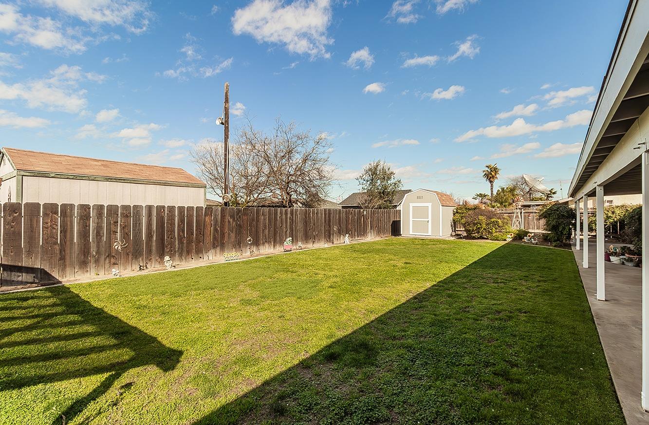 2590 W Noble Avenue