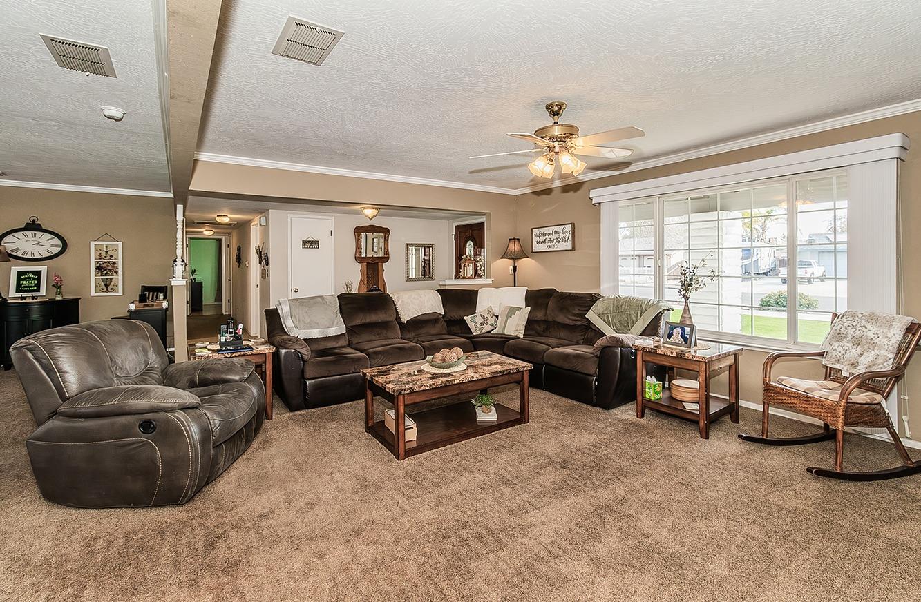 2590 W Noble Avenue