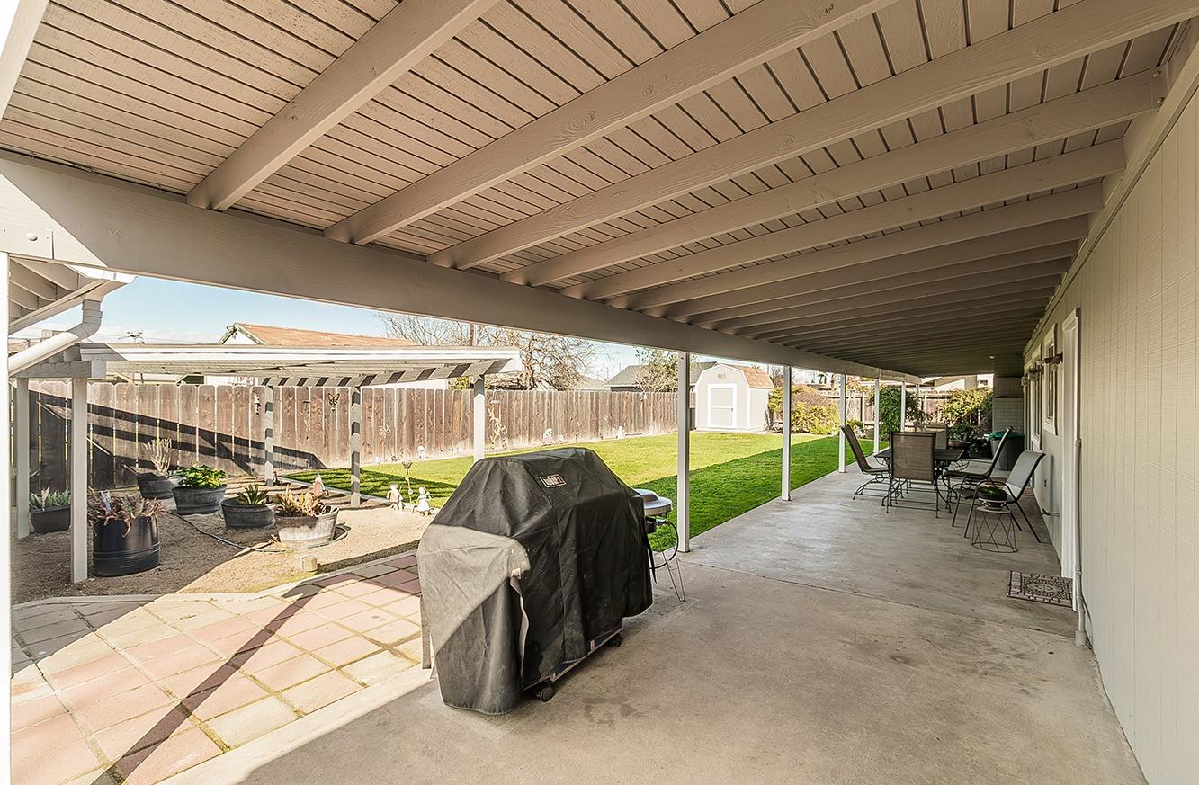 2590 W Noble Avenue