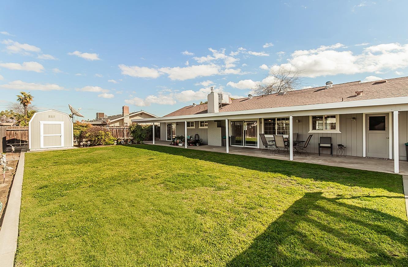 2590 W Noble Avenue