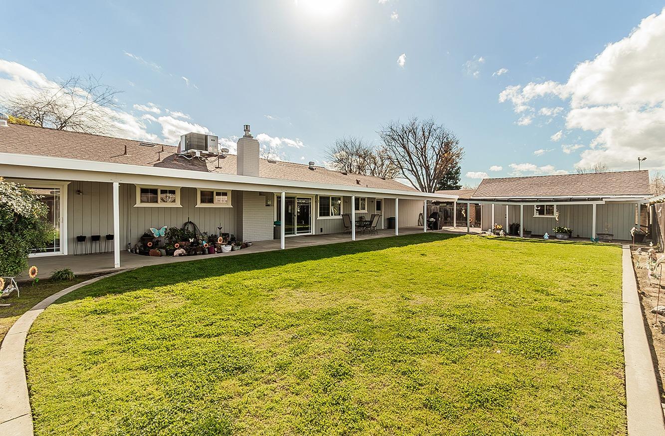 2590 W Noble Avenue