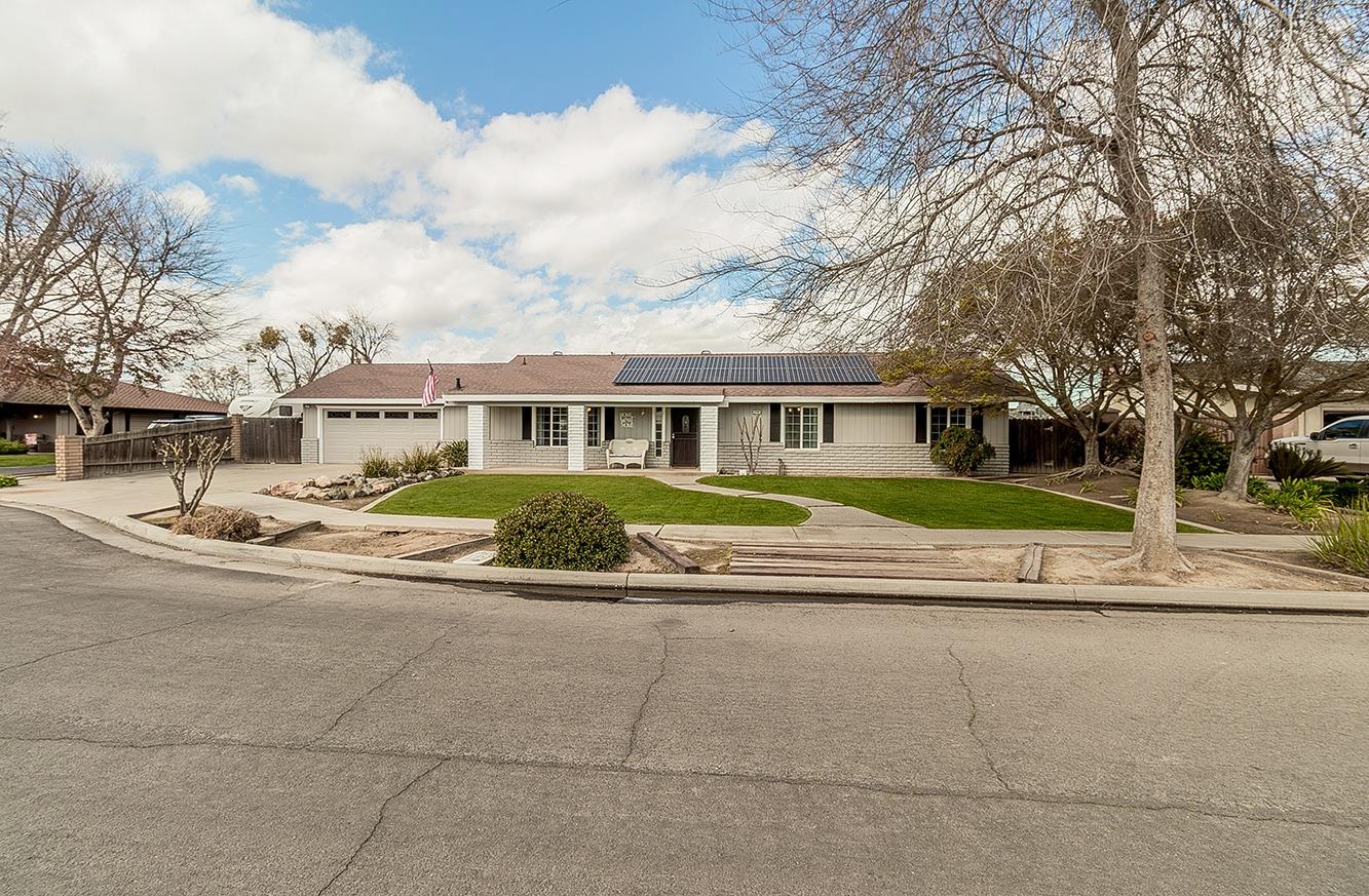 2590 W Noble Avenue