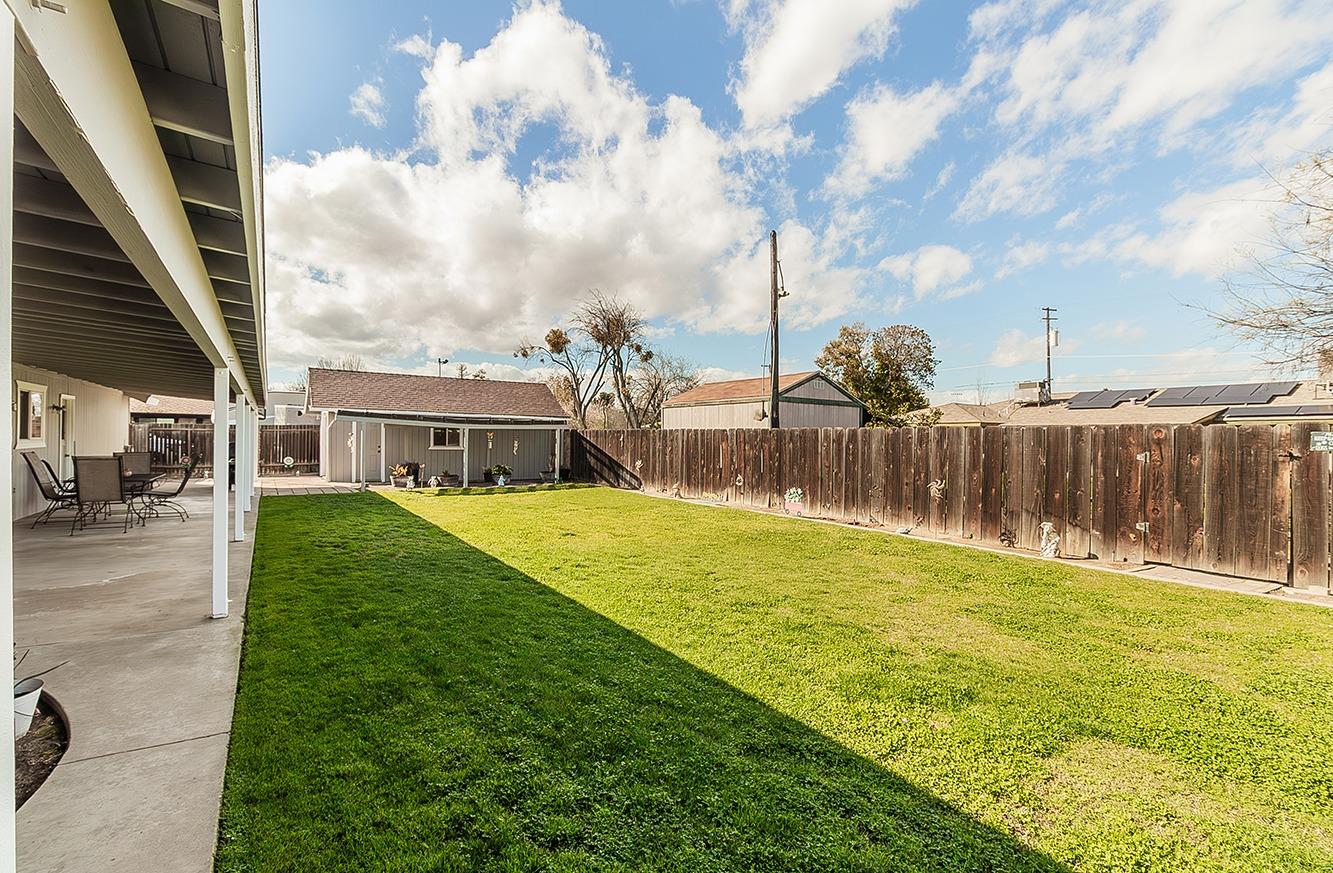 2590 W Noble Avenue