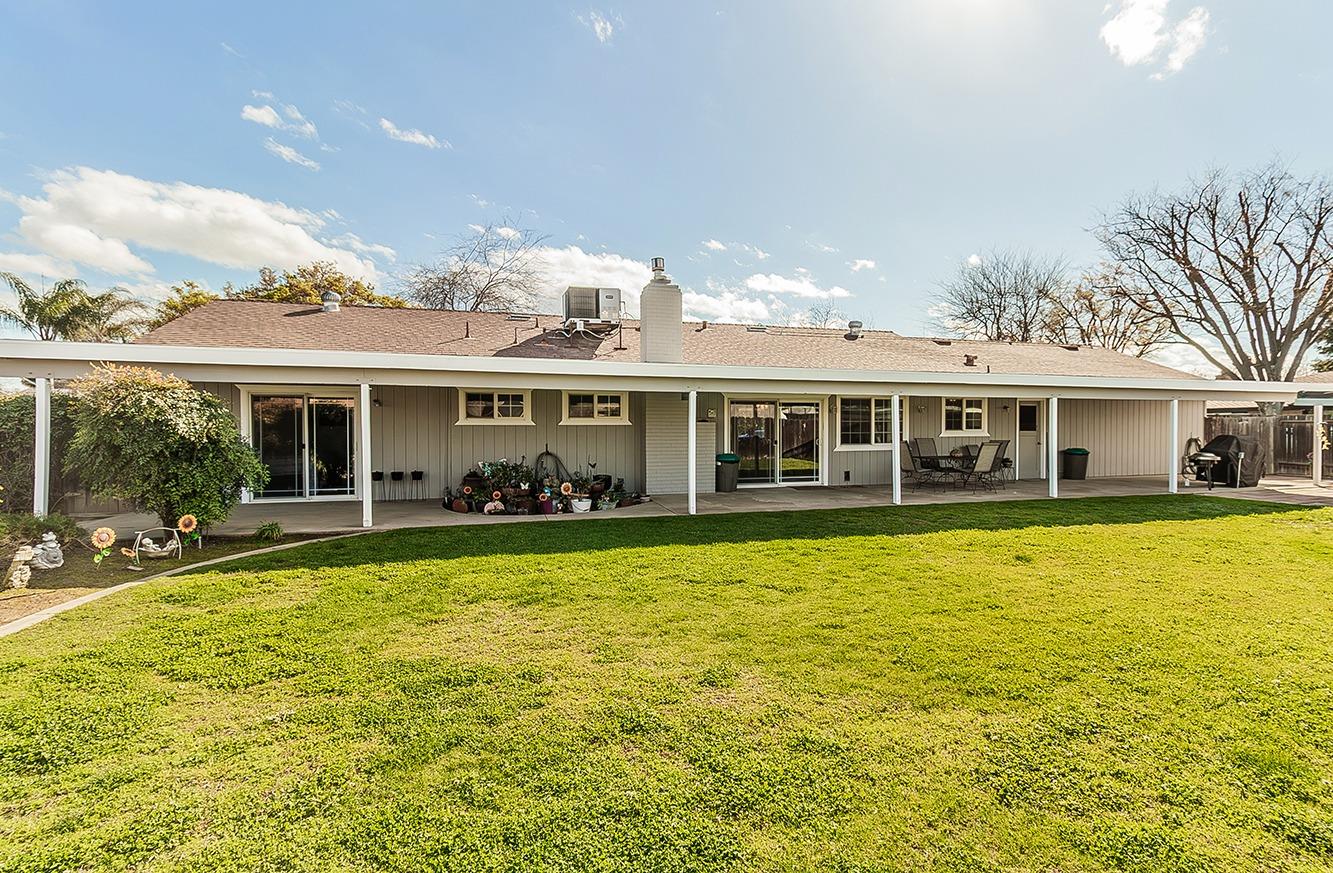 2590 W Noble Avenue