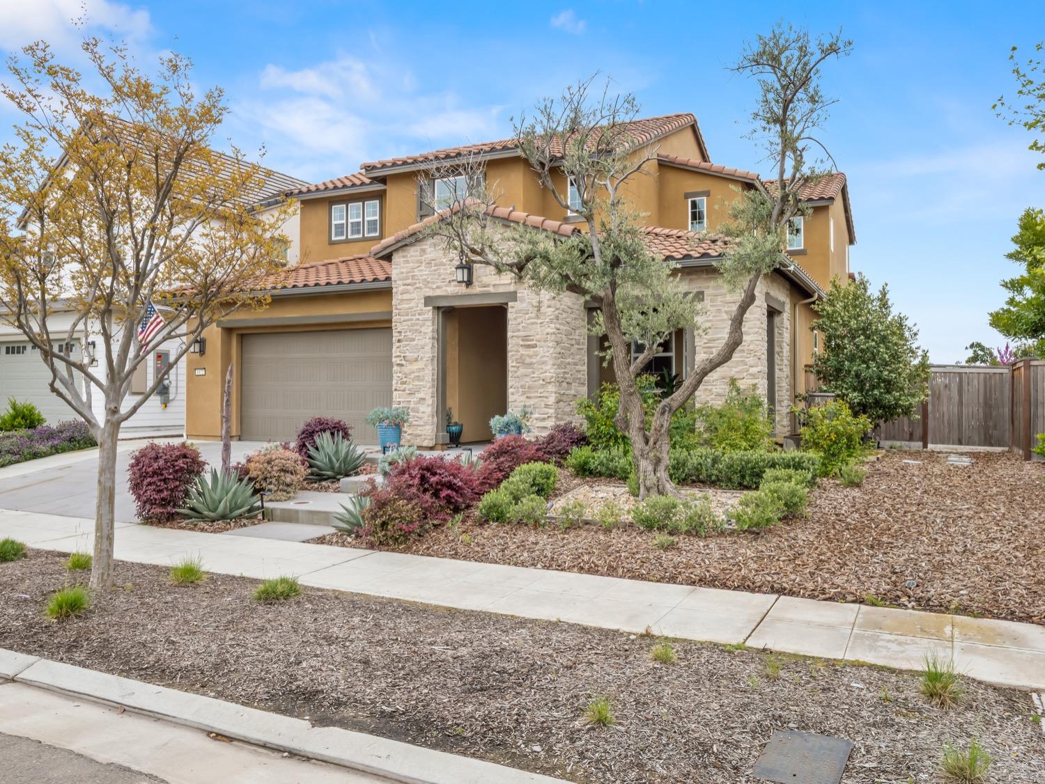 4472 Hillside Road