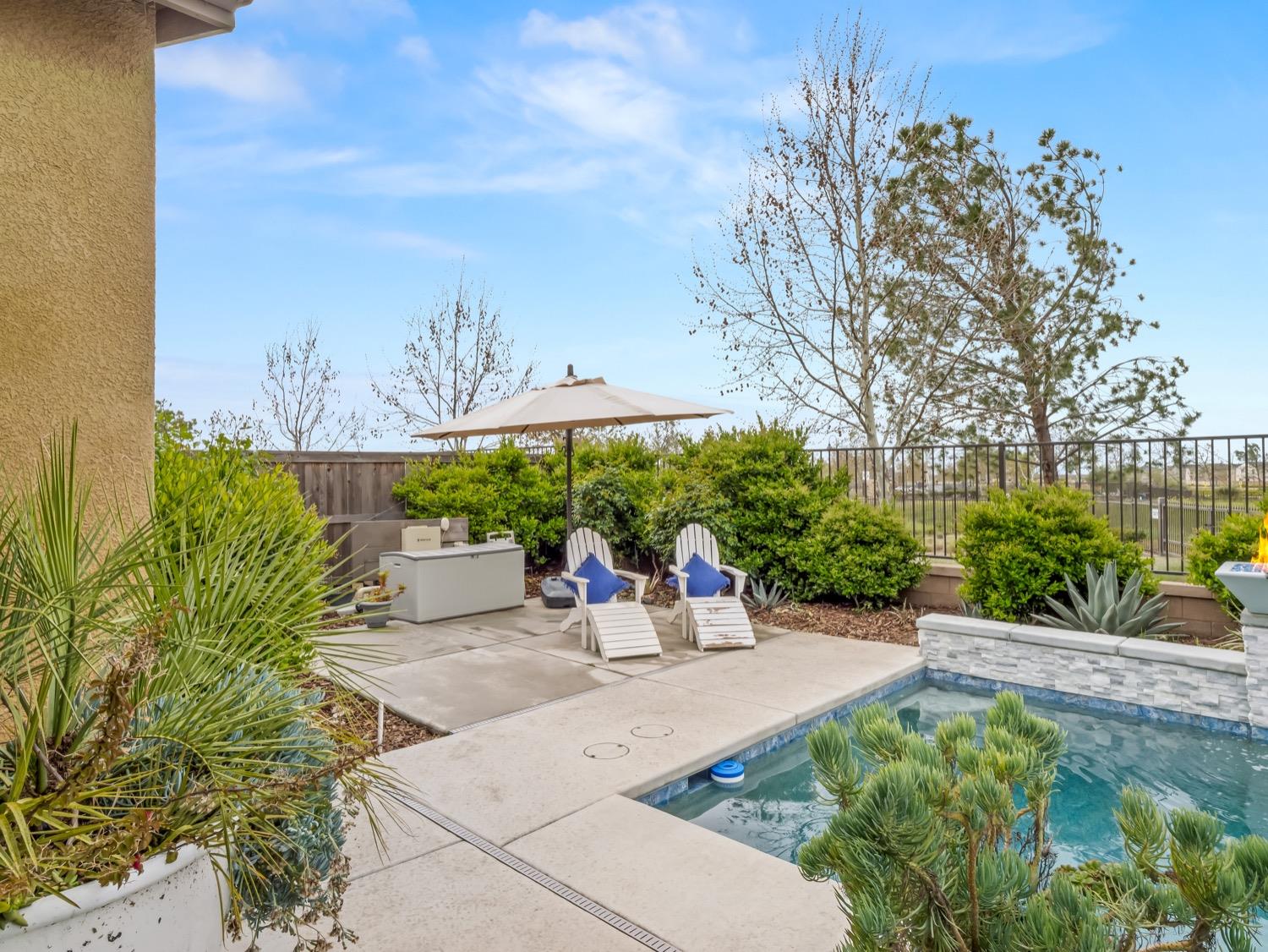 4472 Hillside Road