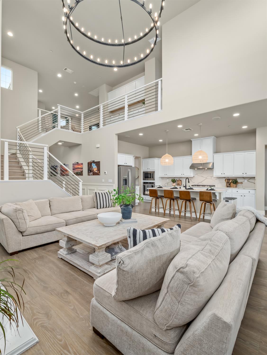 4472 Hillside Road