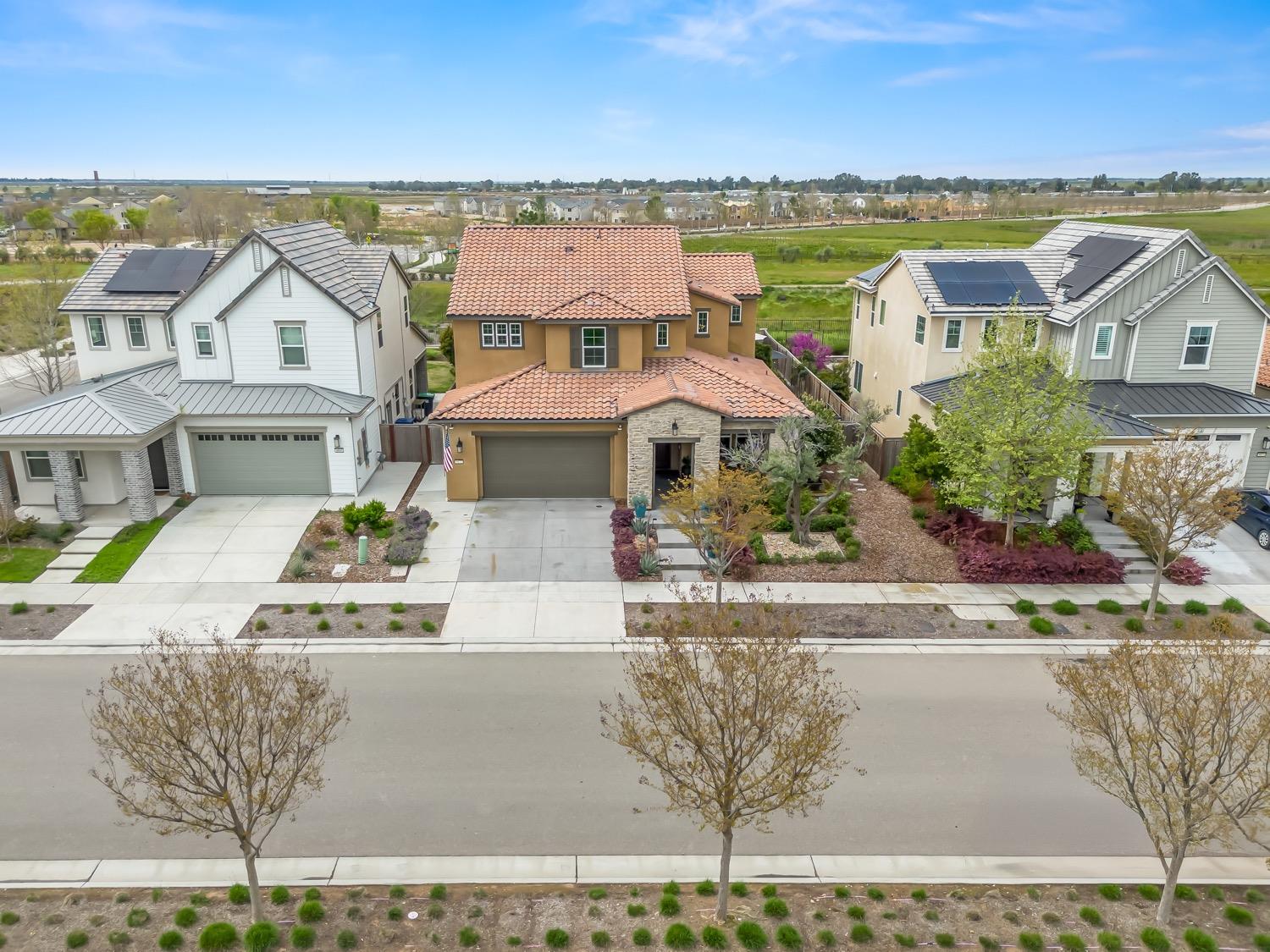 4472 Hillside Road